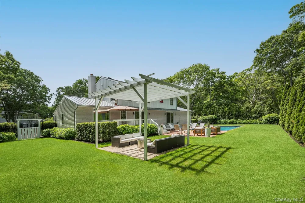 48 Beechwood Drive Southampton, NY 11968