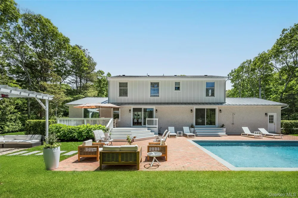48 Beechwood Drive Southampton, NY 11968