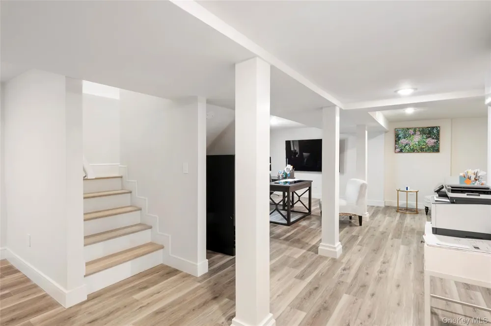 48 Beechwood Drive Southampton, NY 11968