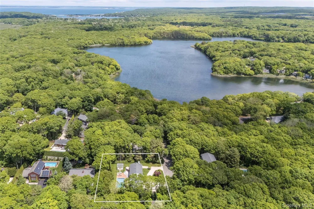 48 Beechwood Drive Southampton, NY 11968