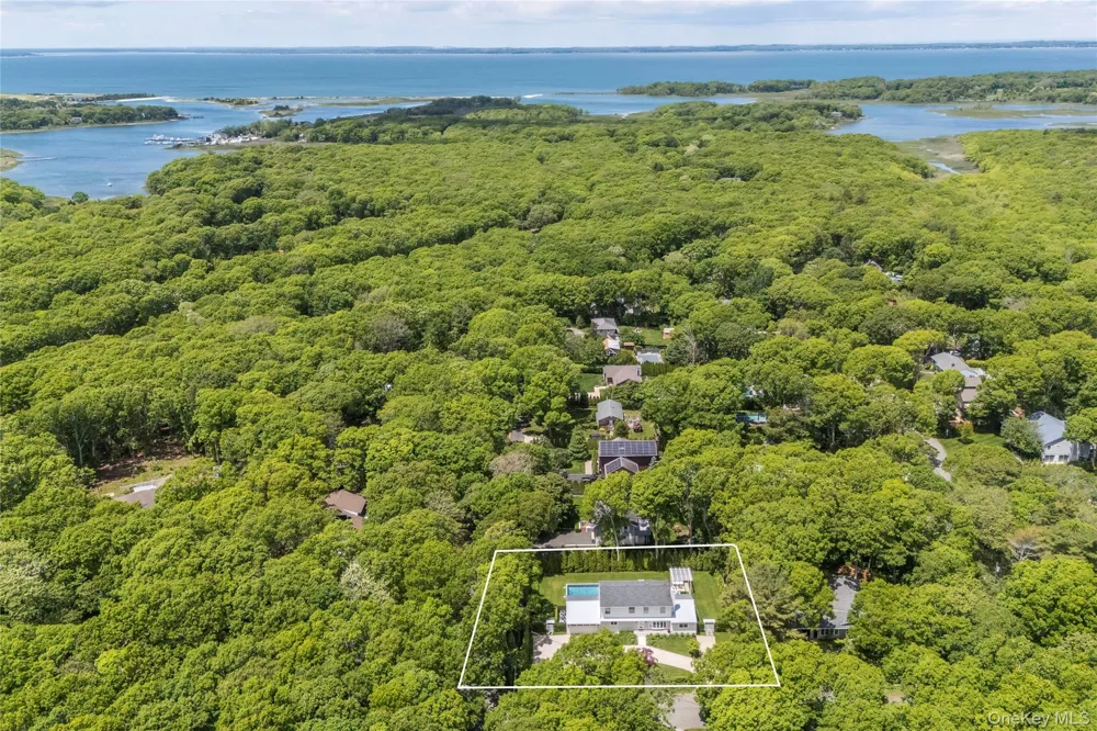 48 Beechwood Drive Southampton, NY 11968