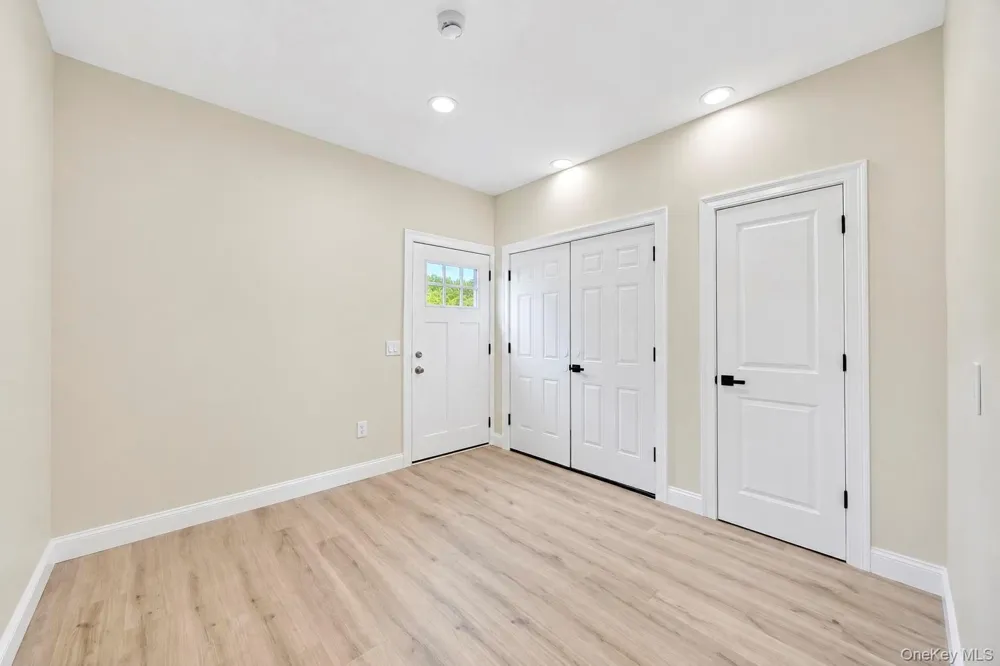 891 S Bay Street Lindenhurst, NY 11757