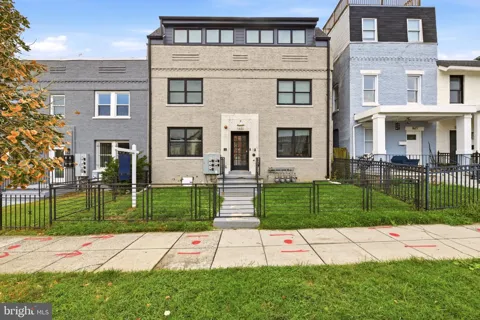 1631 MONTELLO AVENUE NE #A