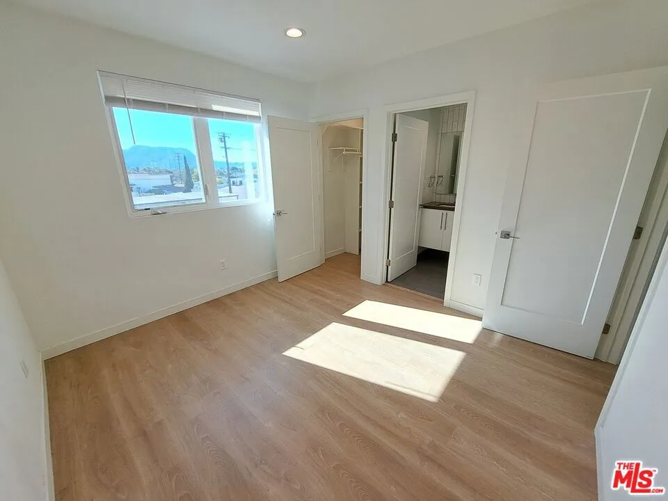 5631 Whitnall Highway Los Angeles, CA 91601