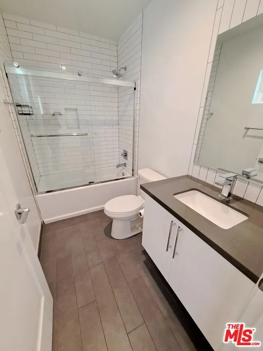 5631 Whitnall Highway Los Angeles, CA 91601