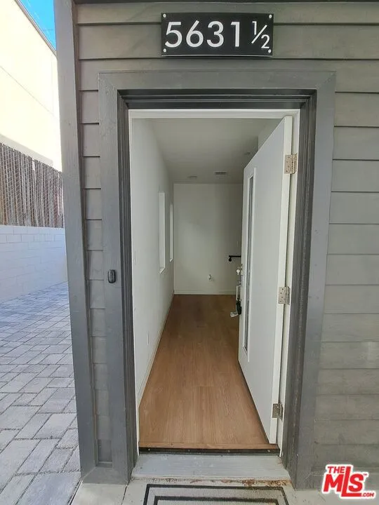 5631 Whitnall Highway Los Angeles, CA 91601