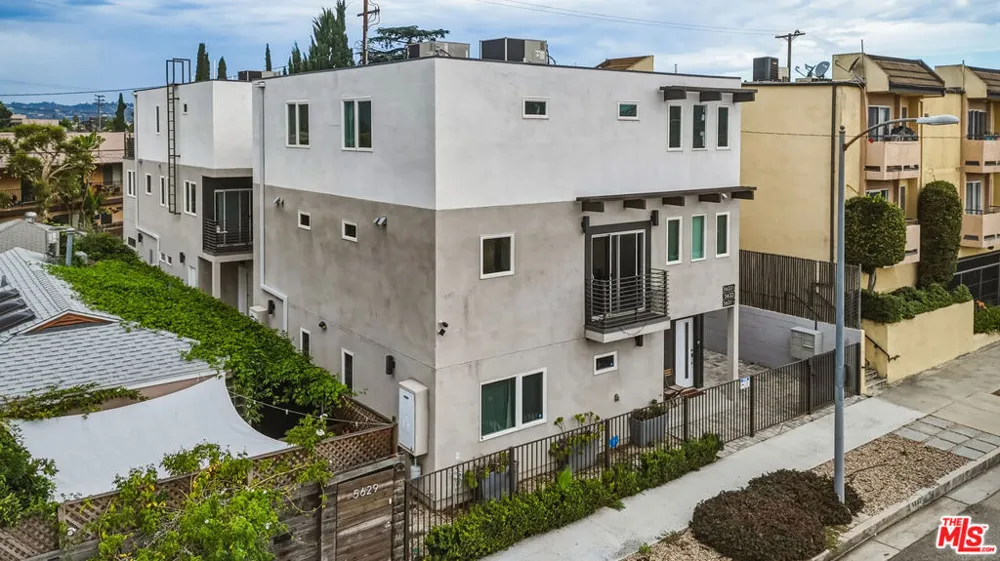 5631 Whitnall Highway Los Angeles, CA 91601