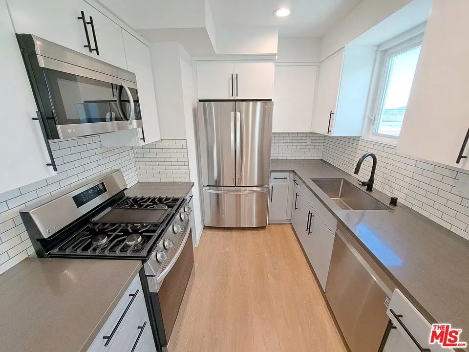 5631 Whitnall Highway Los Angeles, CA 91601