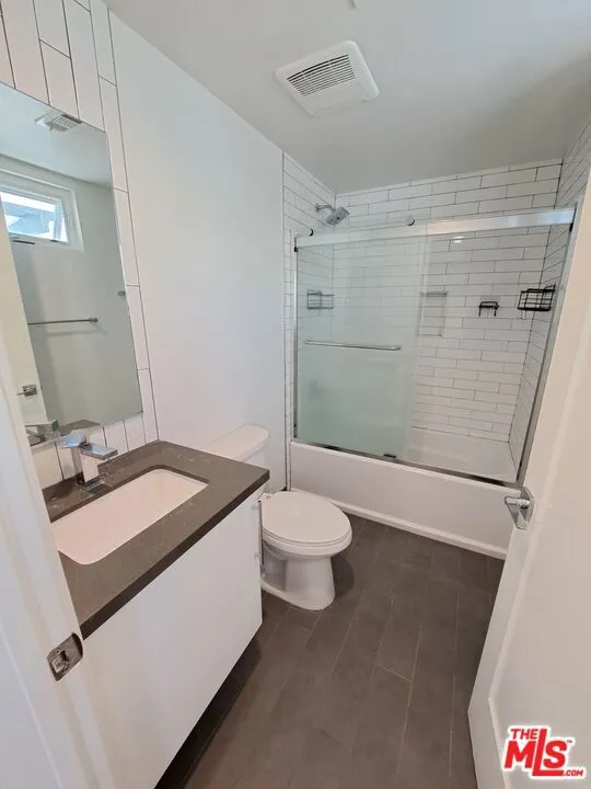 5631 Whitnall Highway Los Angeles, CA 91601