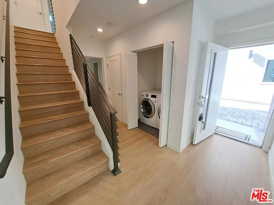 5631 Whitnall Highway Los Angeles, CA 91601