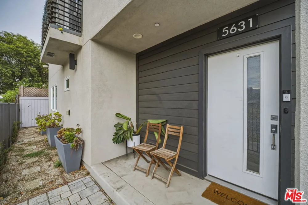5631 Whitnall Highway Los Angeles, CA 91601