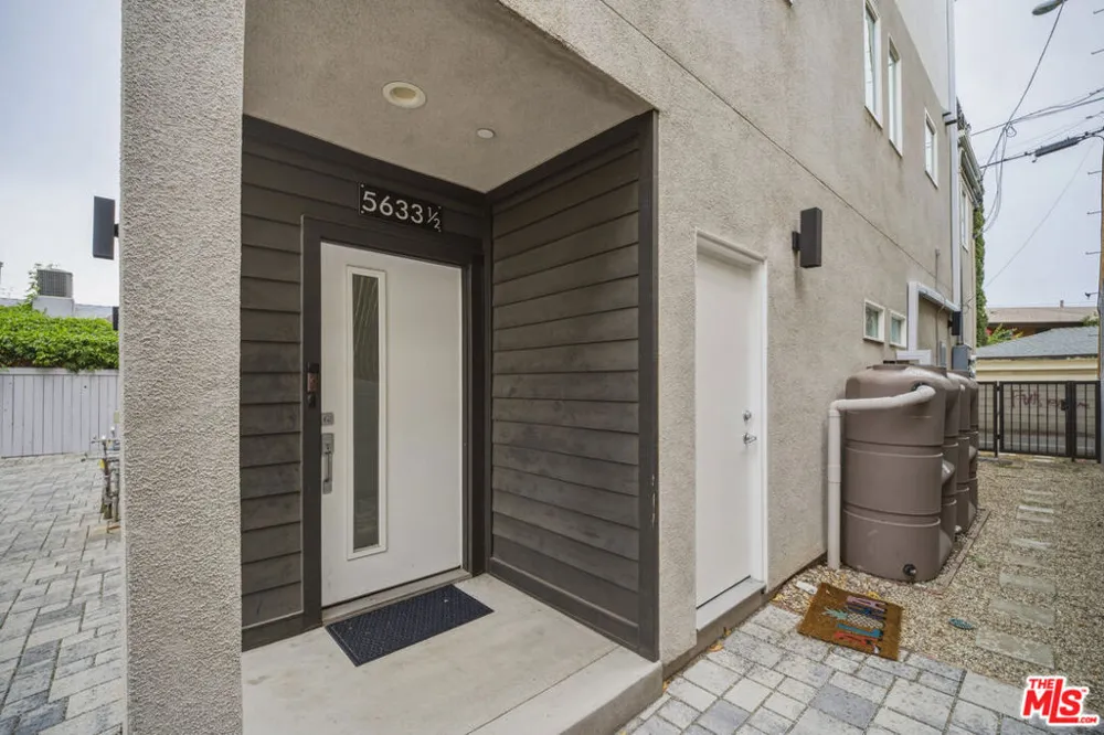 5631 Whitnall Highway Los Angeles, CA 91601