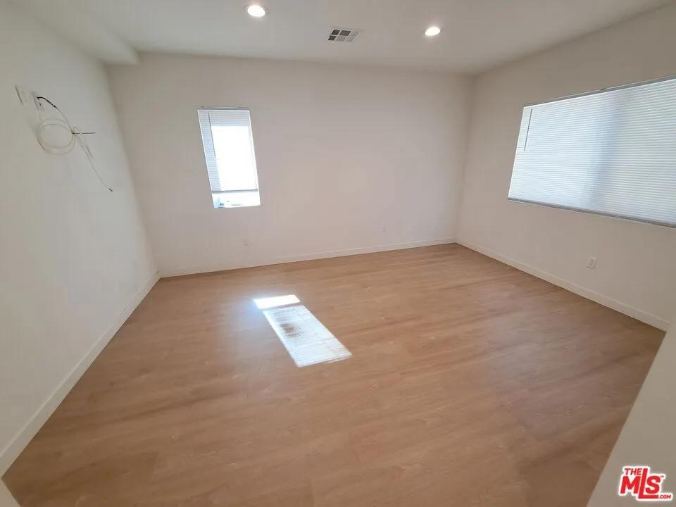 5631 Whitnall Highway Los Angeles, CA 91601