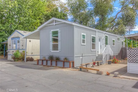 520 Pine Avenue #11