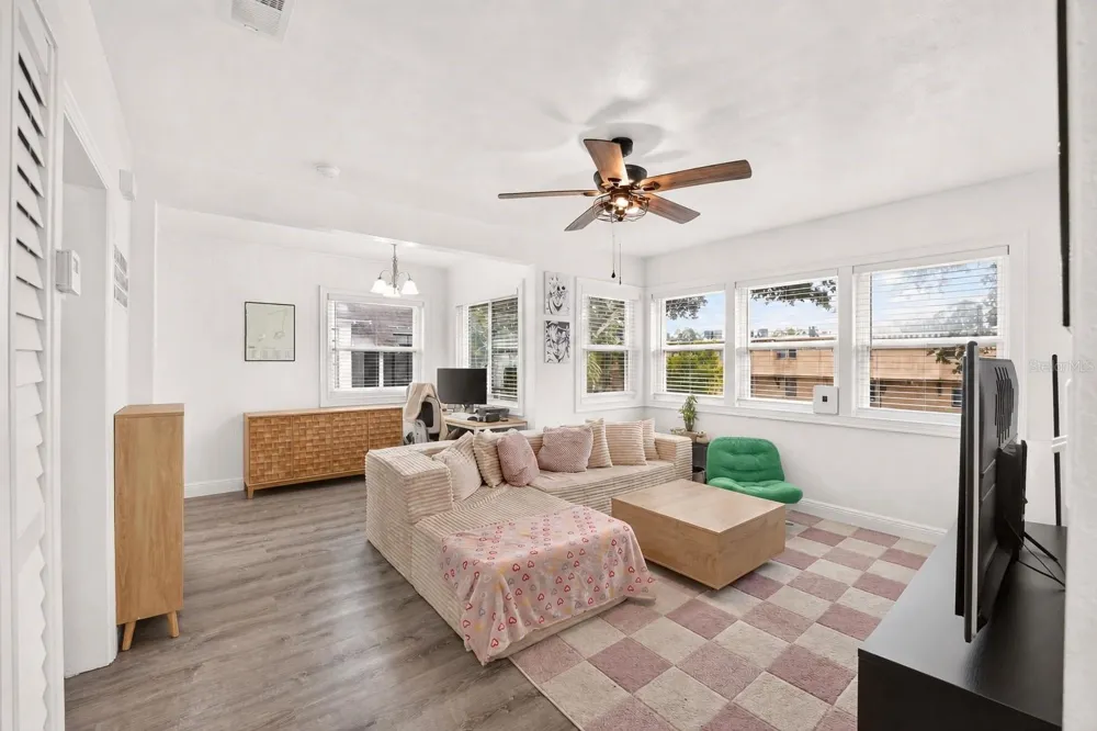 922 SW 7TH AVENUE Gainesville, FL 32601
