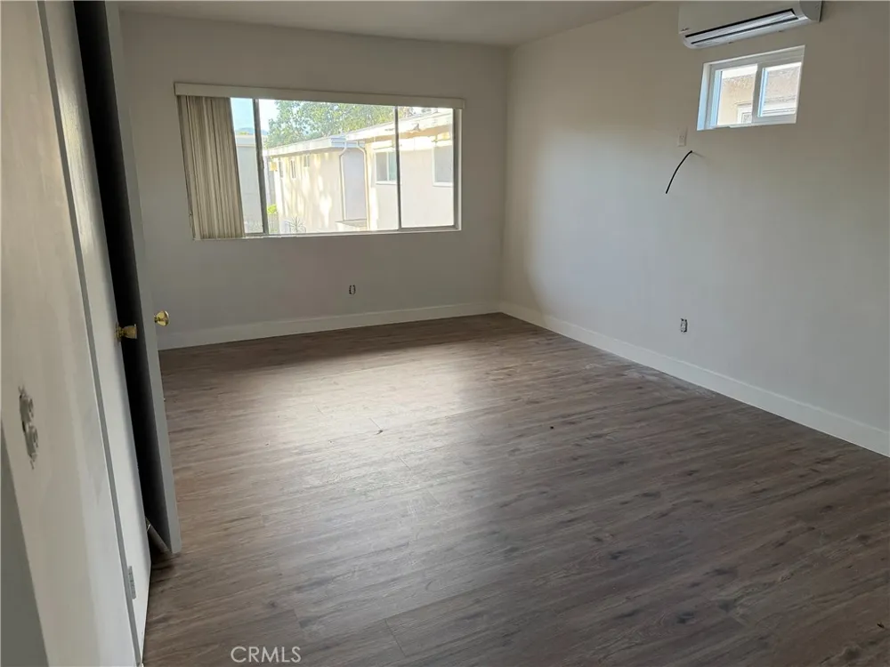 14154 Roscoe Los Angeles, CA 91402