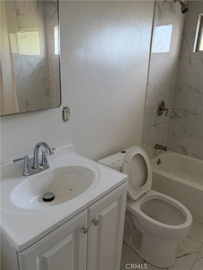 14154 Roscoe Los Angeles, CA 91402
