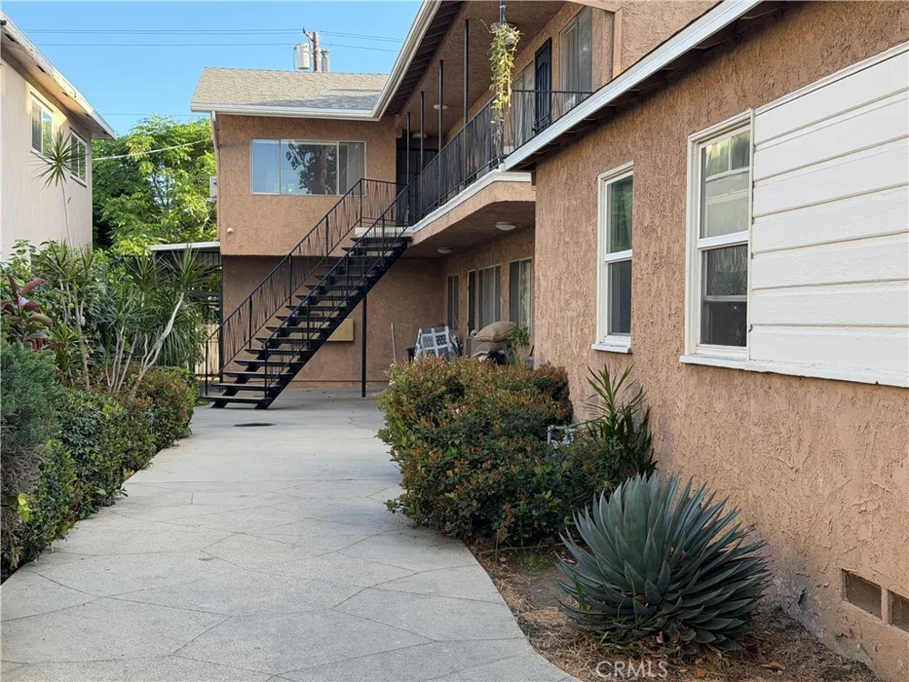 14154 Roscoe Los Angeles, CA 91402