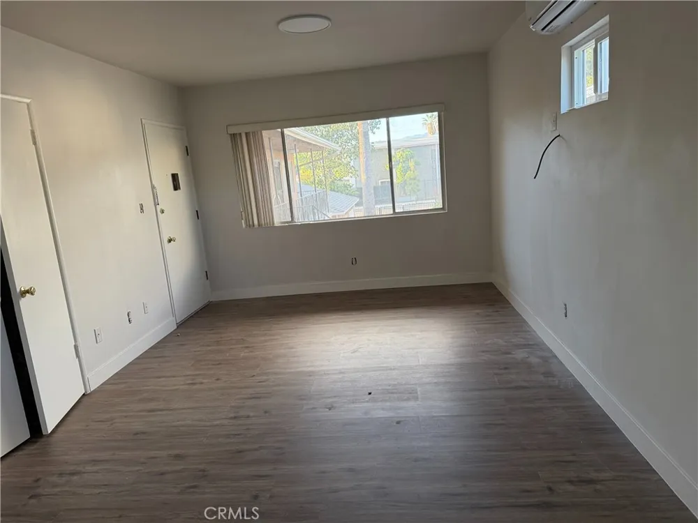 14154 Roscoe Los Angeles, CA 91402