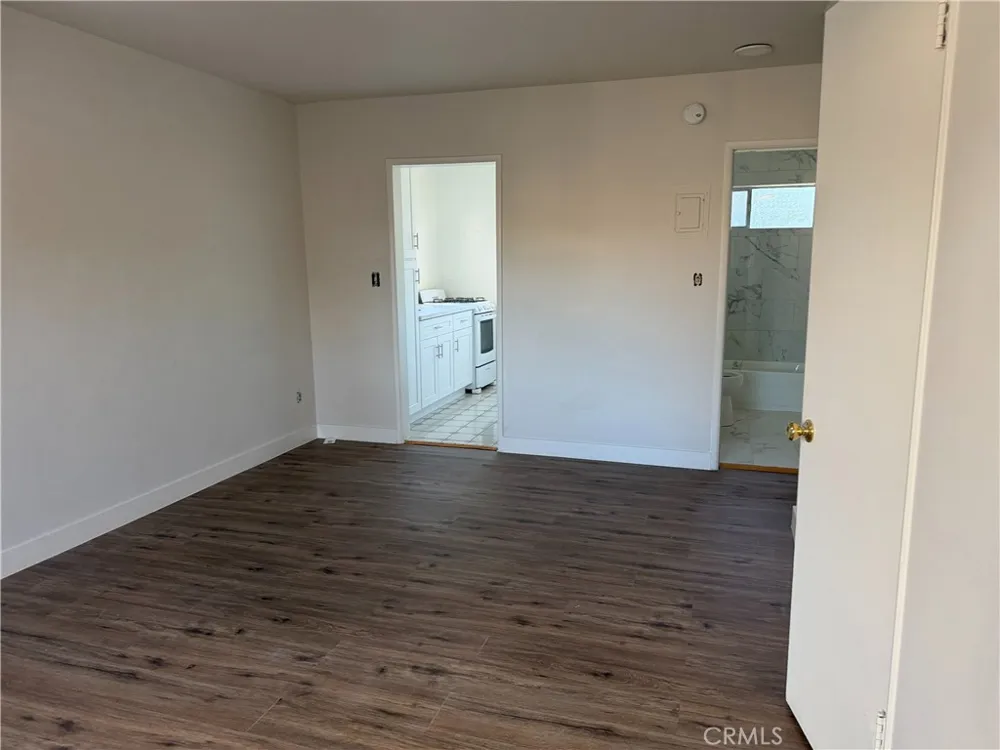 14154 Roscoe Los Angeles, CA 91402