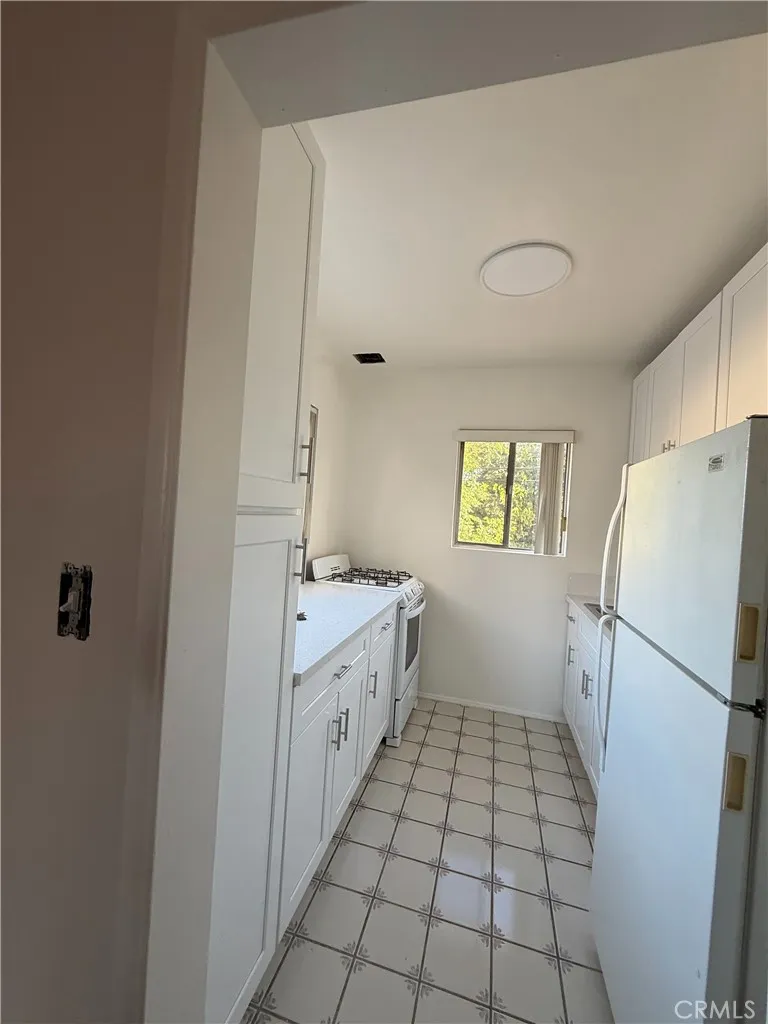 14154 Roscoe Los Angeles, CA 91402