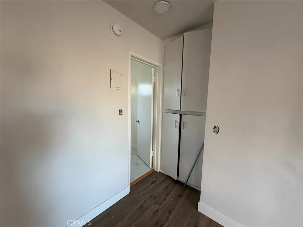 14154 Roscoe Los Angeles, CA 91402