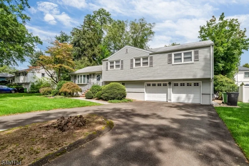 23 Hampshire Rd Paramus, NJ 07652