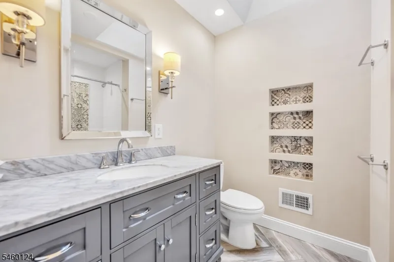 23 Hampshire Rd Paramus, NJ 07652