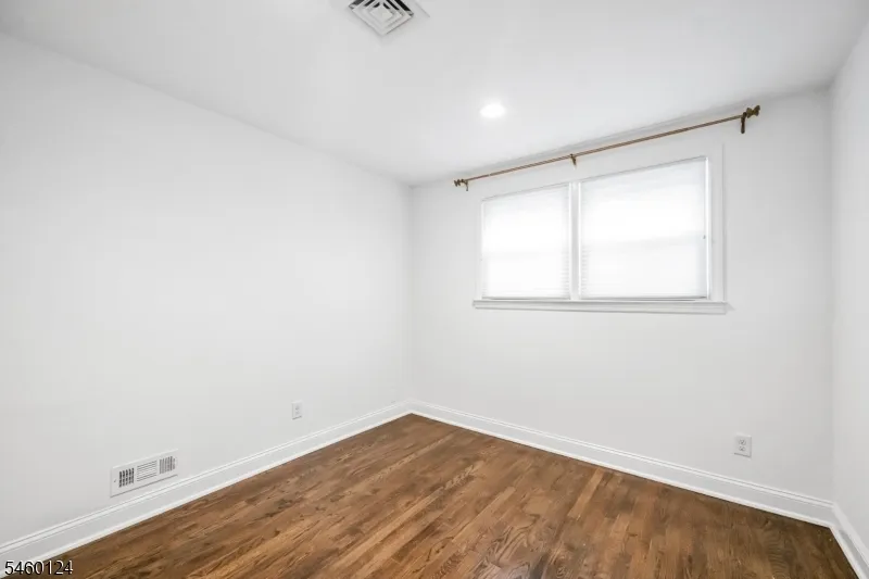 23 Hampshire Rd Paramus, NJ 07652