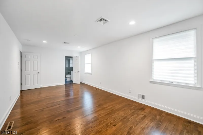 23 Hampshire Rd Paramus, NJ 07652