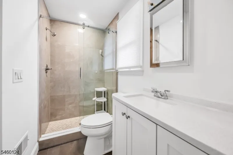 23 Hampshire Rd Paramus, NJ 07652