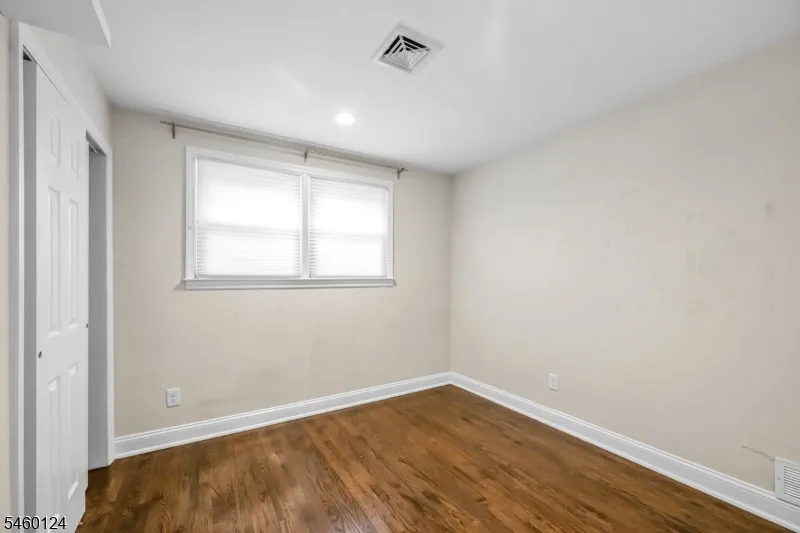23 Hampshire Rd Paramus, NJ 07652