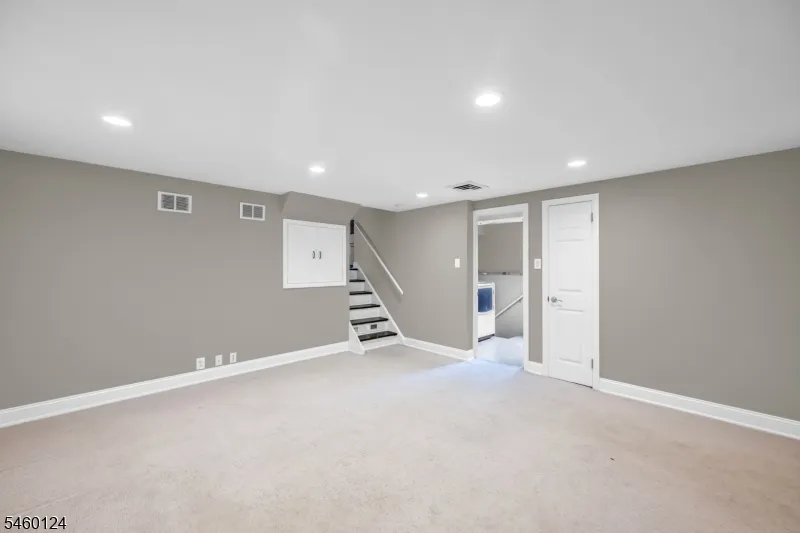 23 Hampshire Rd Paramus, NJ 07652