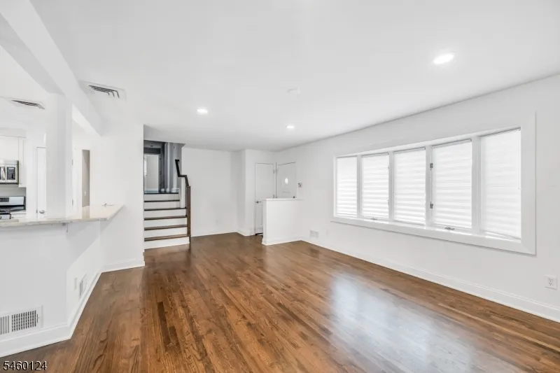 23 Hampshire Rd Paramus, NJ 07652