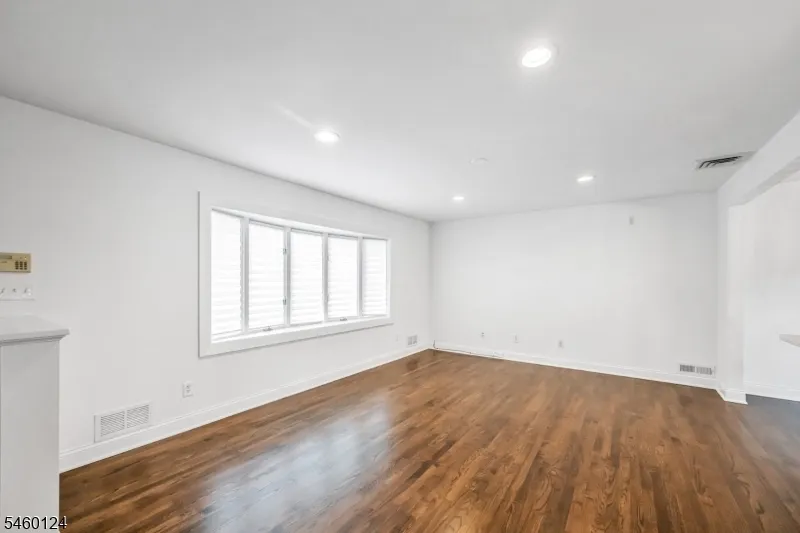 23 Hampshire Rd Paramus, NJ 07652