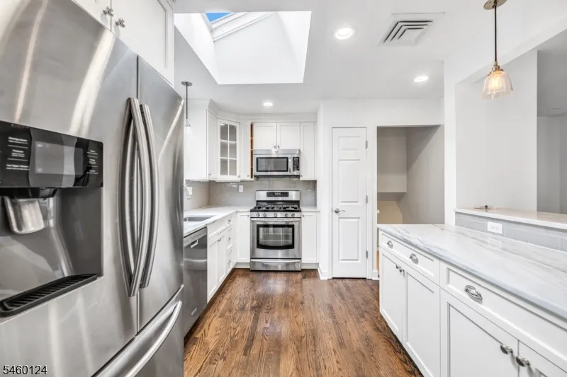 23 Hampshire Rd Paramus, NJ 07652