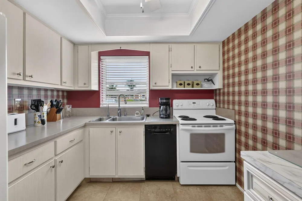 2990 Crosley Drive E #G West Palm Beach, FL 33415