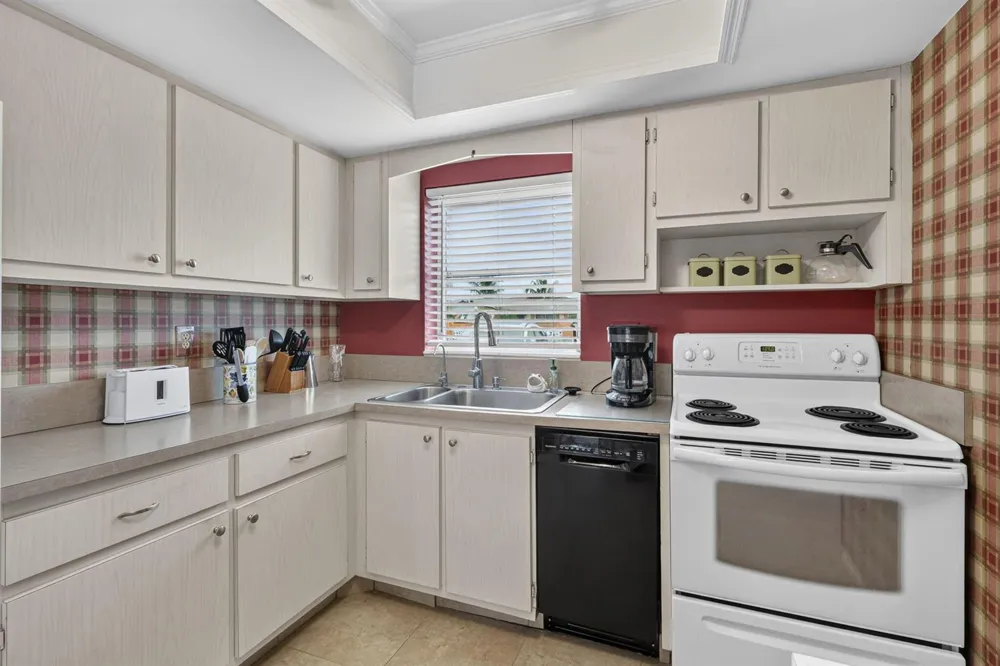 2990 Crosley Drive E #G West Palm Beach, FL 33415