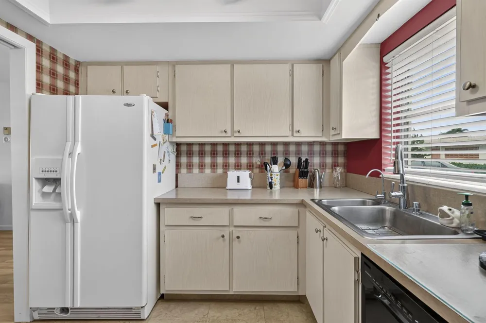 2990 Crosley Drive E #G West Palm Beach, FL 33415
