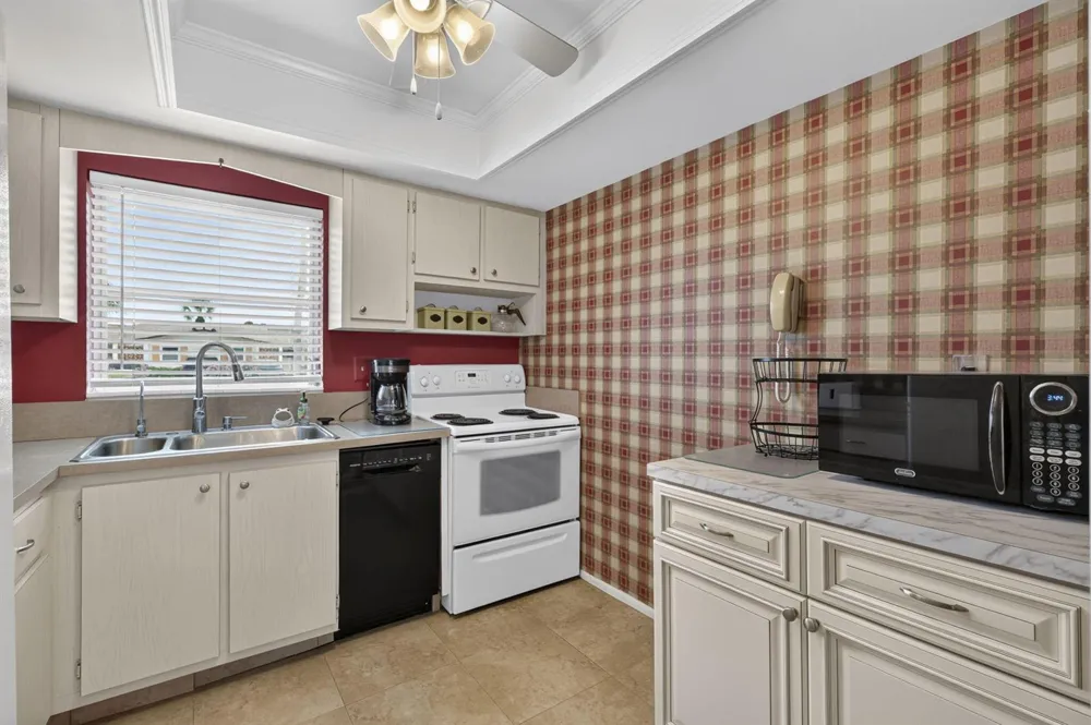 2990 Crosley Drive E #G West Palm Beach, FL 33415