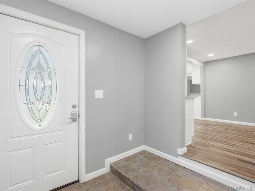 592 Overlook Street White Lake Charter Township, MI 48386