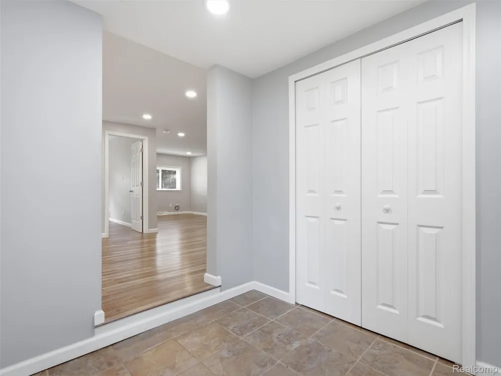 592 Overlook Street White Lake Charter Township, MI 48386