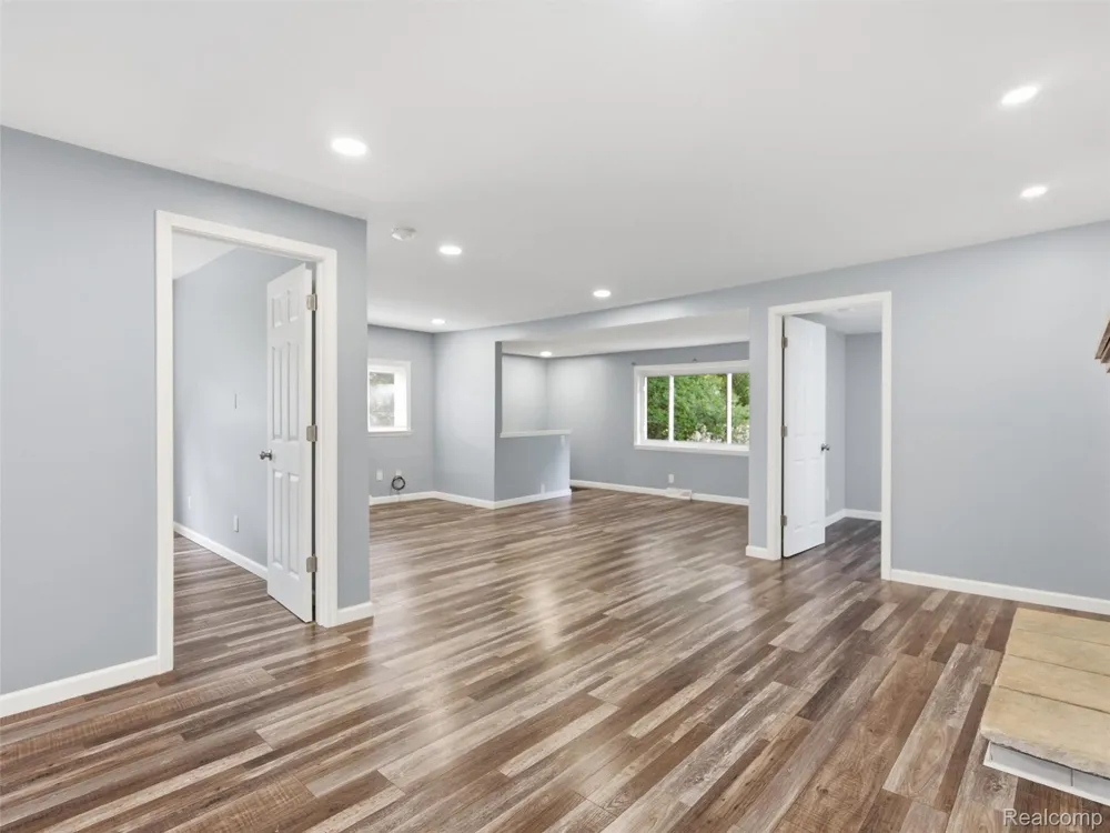 592 Overlook Street White Lake Charter Township, MI 48386