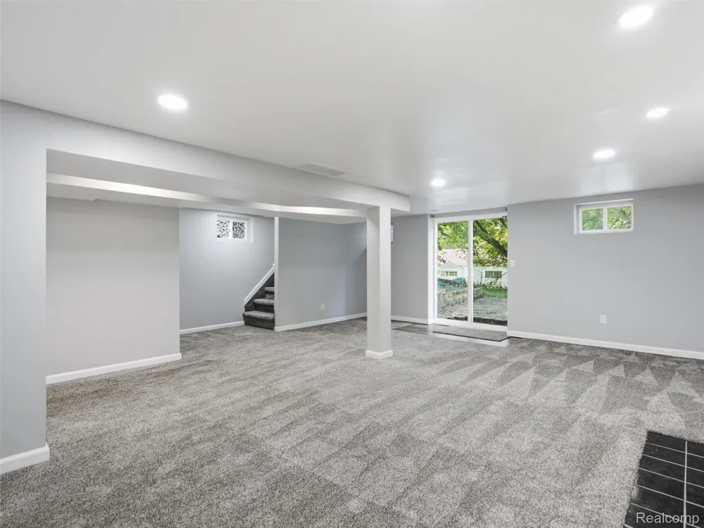 592 Overlook Street White Lake Charter Township, MI 48386