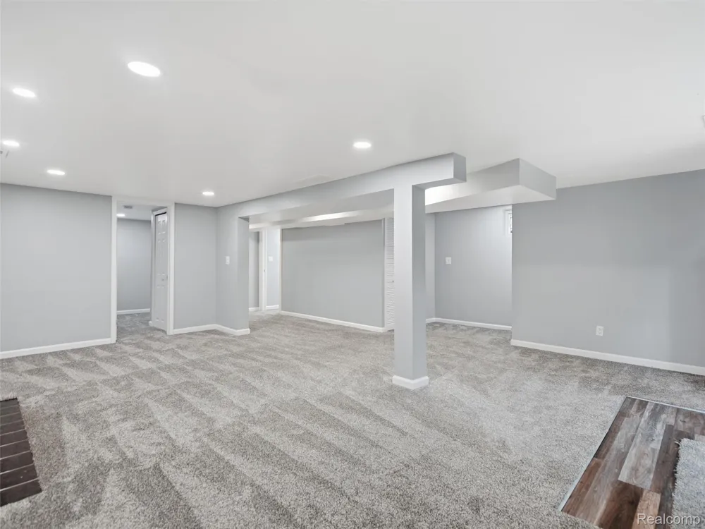 592 Overlook Street White Lake Charter Township, MI 48386