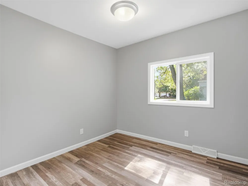 592 Overlook Street White Lake Charter Township, MI 48386
