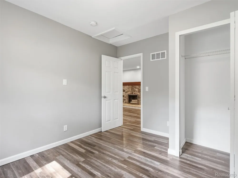 592 Overlook Street White Lake Charter Township, MI 48386