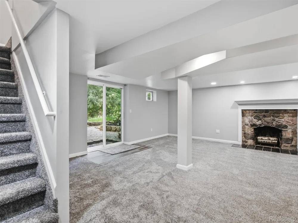 592 Overlook Street White Lake Charter Township, MI 48386