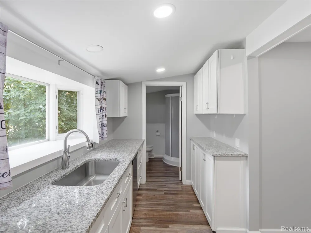 592 Overlook Street White Lake Charter Township, MI 48386
