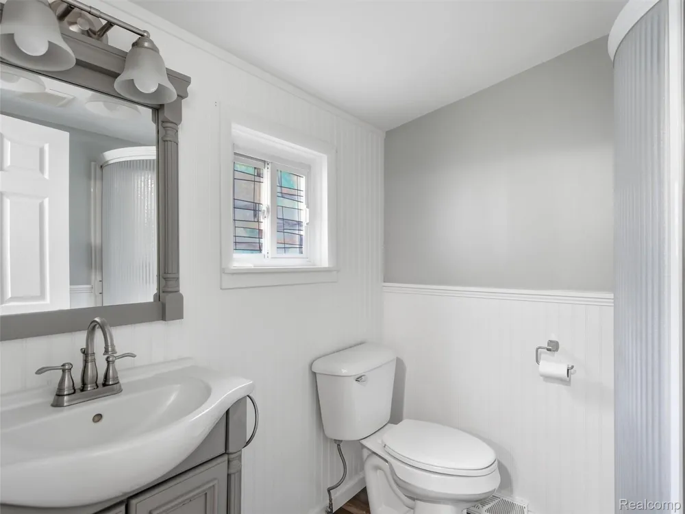 592 Overlook Street White Lake Charter Township, MI 48386